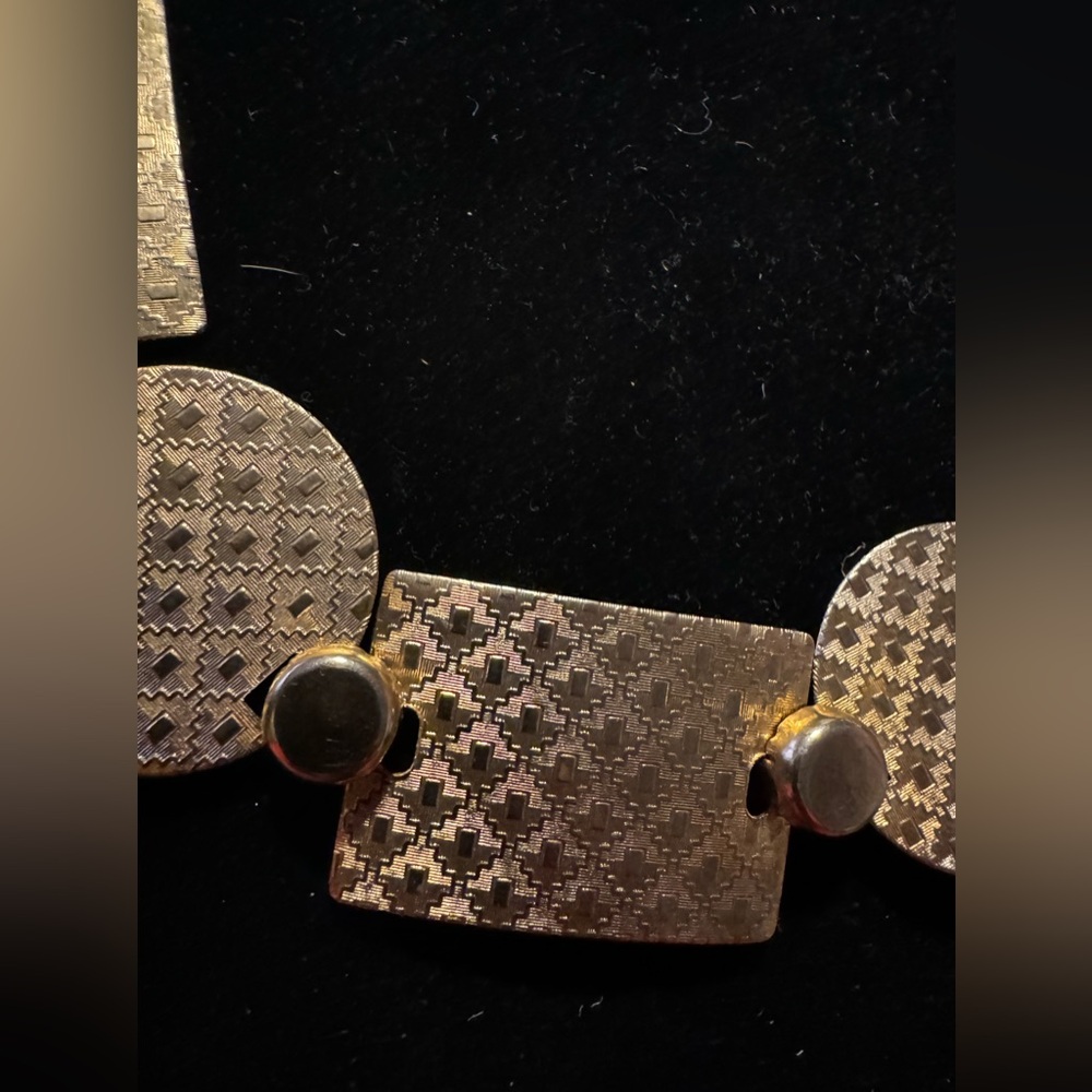 Huge Statement Accessory - image 3